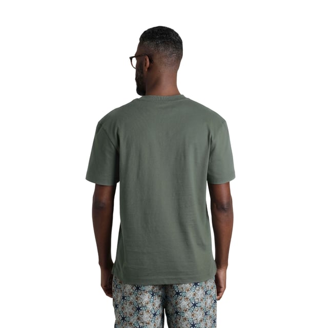 100% Organic Cotton. Fabric: Soft Touch. Design: Logo. Pockets: 1 Chest Pocket. Neckline: Crew Neck, Ribbed. Sleeve-Type: Short-Sleeved. Hem: Side Vents. Fit: Relaxed Fit. S: 37 in. M: 40 in. L: 43 in. XL: 46 in. XXL: 49 in. 3XL: 52 in. 4XL: 55 in. 5XL: 58 in.