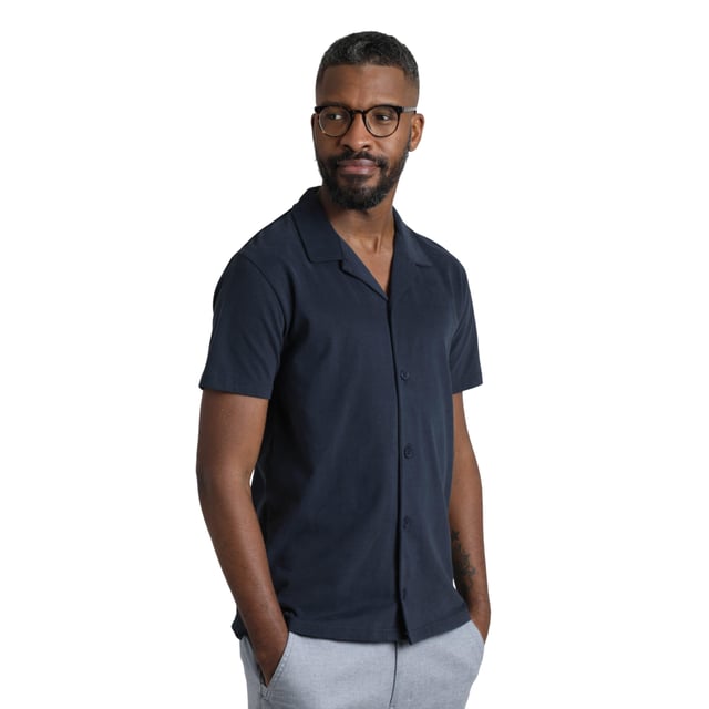 100% Organic Cotton. Fabric: Jersey, Soft Touch. Design: Plain. Fastening: Button-Down. Neckline: Cuban Collar, Taped. Sleeve-Type: Short-Sleeved. Branded Buttons. S: 37 in. M: 40 in. L: 43 in. XL: 46 in. XXL: 49 in. 3XL: 52 in. 4XL: 55 in. 5XL: 58 in.
