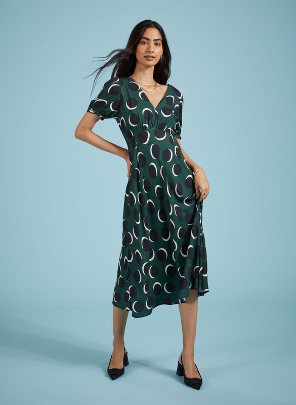 Description\nFits true to size, we suggest ordering your usual size.\nA customer favourite, the Kaydence dress returns for a new season in a fresh print. This chic midi is the one for smart events: it’s woven from Livaeco viscose, which gives a soft touch and lovely drape. Cut into an A-line shape, it features an under-the-bust seam and is slim through the waist. Wear it to every outing in your calendar with a blazer and your favourite shoes.\n\nMade in Europe\nWoven viscose twill with Livaeco\nFastens with an invisible centre-back zip\nMidi length\nV-shape neckline\n\n\nSustainable Attributes:\n Low Water Use Ethically made  Low Carbon \n\nDetails\n100% LivaecoDelicate Machine Wash - 30°Product code: DR40616-GSS Back shoulder at neck to hem - 124cm (48 3/4)Sleeve length - 29cm (11 1/2)
