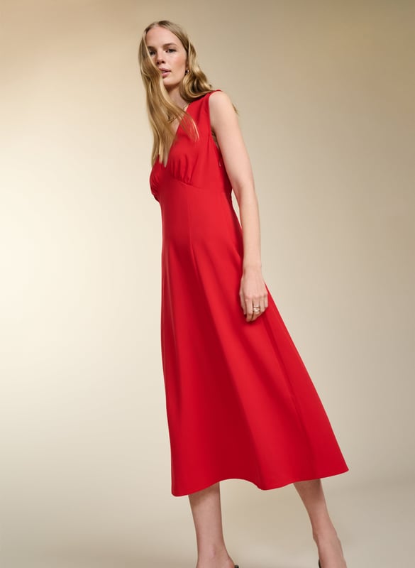 Description
Prepare to feel like a goddess in Carmen! This covetable style comes in an intense shade of red, and is beautifully cut to make you feel confident and comfortable. Wide straps plunge into a deep neckline with gathered seams under the bust to create a flattering and fitted shape around the waist. Best of all, we’ve added a discreet panel of elastic to the back for easy movement. Just add heels and a red lip to match. 

Made in Europe
Crafted in TENCEL™
Fastens with a concealed side zip 
Midi length 


Sustainable Attributes:


 Low Water Use

 Ethically made 
 
 Vegan  
 


Details
 Model is 5'10 (177cm) and is wearing a UK 10
100% LENZING™ TENCEL™ 
Delicate Machine Wash - 30°
Product code: DR40581-CRD 
Back shoulder at neck to hem - 122.5cm (48 1/4")