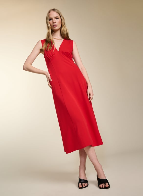 Description
Prepare to feel like a goddess in Carmen! This covetable style comes in an intense shade of red, and is beautifully cut to make you feel confident and comfortable. Wide straps plunge into a deep neckline with gathered seams under the bust to create a flattering and fitted shape around the waist. Best of all, we’ve added a discreet panel of elastic to the back for easy movement. Just add heels and a red lip to match. 

Made in Europe
Crafted in TENCEL™
Fastens with a concealed side zip 
Midi length 


Sustainable Attributes:


 Low Water Use

 Ethically made 
 
 Vegan  
 


Details
 Model is 5'10 (177cm) and is wearing a UK 10
100% LENZING™ TENCEL™ 
Delicate Machine Wash - 30°
Product code: DR40581-CRD 
Back shoulder at neck to hem - 122.5cm (48 1/4")