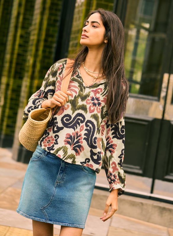 Description\nFits true to size, we suggest ordering your usual size.\nCall on a printed blouse to add some oomph to your trusted summer staples. MaryJayne features an exotic, mood-lifting print, and comes in an unstructured, peasant-inspired shape. Cut for a relaxed fit with voluminous sleeves, wear it half-unbuttoned and tucked into a pair of denim shorts.\n\nMade in Europe\nCrafted in LENZING™ ECOVERO™ viscose voile\nCasual fit\nButtons through with rouleau loop fastenings\nCoordinating neck ties\nButton on cuffs\n\n\nSustainable Attributes:\n  Low Water Use  Ethically made  Vegan  \n\nDetails\nModel is 5'10 (177cm) and is wearing a UK 10100% LENZING™ ECOVERO™ ViscoseDelicate Machine Wash - 30°Product code: SH40240-CPMBack shoulder at neck to hem - 63cm (24 7/8)Sleeve length - 71cm (28)