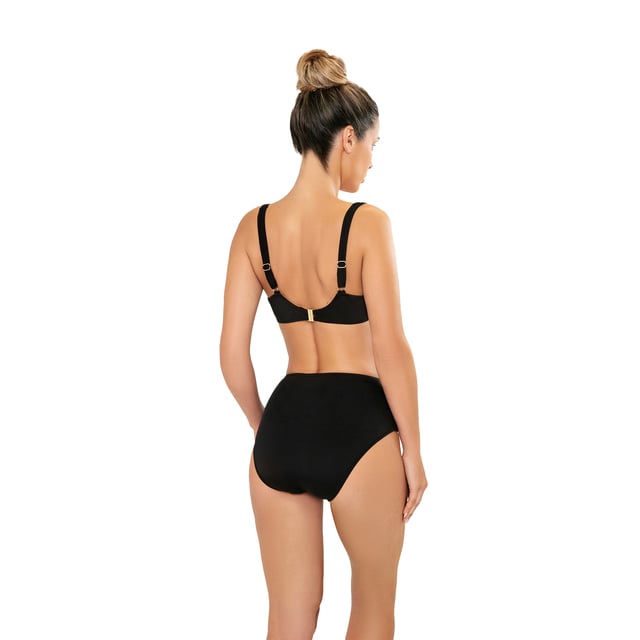 Este conjunto de bikini mujer es una opción ideal para quienes buscan un look veraniego que combine comodidad y estilo. Con su diseño moderno y detalles cuidadosamente elaborados, este traje de baño mujer es perfecto para resaltar tu figura mientras disfrutas de un día de sol y mar.\n\nDetalles:\n\nTop:\n- Tirantes ajustables.\n- Copas con aros y detalles fruncidos.\n- Detalle central.\n- Cierre de clip en metal.\n- Material de secado rápido y resistente al cloro.\n\nBraguita de bikini:\n- Corte de tiro alto.\n- Cintura elástica.\n- Tejido de vanguardia moldeador.\n\nPodemos afirmar con seguridad que los conjuntos de bikini mujer te ofrecerán todo aquello que buscas para disfrutar del verano.\n\nNuestros trajes de baño de dos piezas mujer se adaptan a la perfección a cualquier tipo y tamaño de pecho sin excepción.\n Composición: Exterior: 82% Poliamida, 18% Elastano; Interior 1: 92% Poliéster, 8% Elastano; Interior 2: 73% Poliamida, 27% Elastano; Interior 3: 90% Poliéster, 10% Elastano\n Cuidados:\nLavar a mano.\nUsar jabón neutro.\nNo retorcer ni exprimir.\nSecar al aire libre.