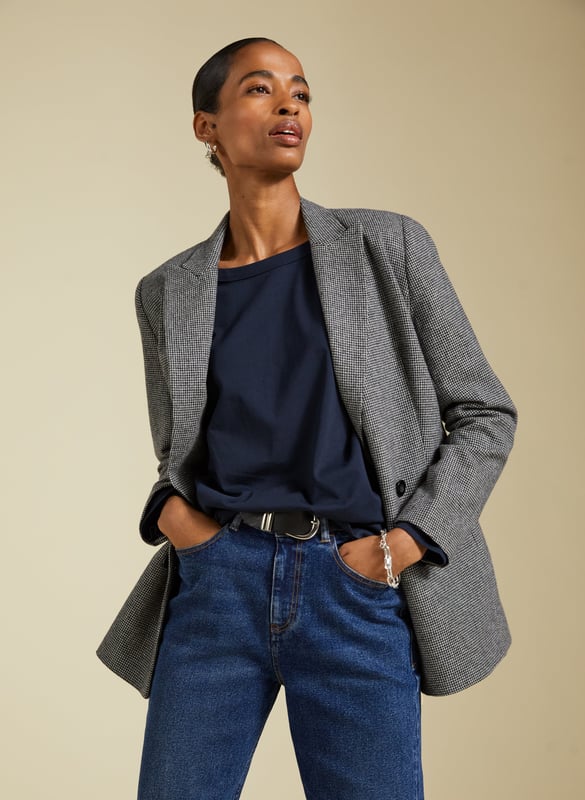 Description\nFits true to size, however if you are inbetween sizes, we suggest you size down.\nMore substantial than a tee yet lighter than a sweatshirt, the Montrose Organic Top is a casual staple! This relaxed style is cut with a wide boat neck and dropped shoulders, creating a cool twist on a long-sleeve layer. It’s crafted from a premium, heavyweight blend of recycled and organic cotton jersey, boosting its eco credentials. Tucked into jeans with a shacket or a blazer thrown over the top, it’s off-duty dressing sorted.\n\nMade in Europe\nCrafted in organic and recycled cotton blend premium jersey\nRelaxed fit\nSimple pulls on\nContemporary classic\n\n\nSustainable Attributes:\n  Low Water Use  Natural fibres   Organic   Recycled Fibres   Ethically made  Low Carbon \n\nDetails\nModel is 5'10 (177cm) and is wearing a UK 1050% Recycled Cotton, 50% Organic CottonDelicate Machine Wash - 0°Product code: TP40790-DPIBack shoulder at neck to hem - 63cm (24 7/8)Sleeve length - 48cm (18 7/8)