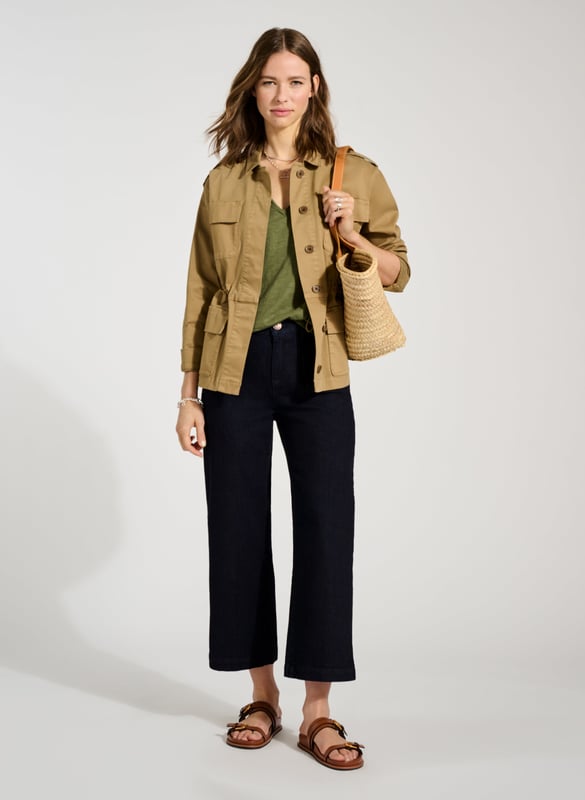 Description\nWe’ve got all bases covered when it comes to jeans. This new style is perfect for milder weather thanks to its ankle-grazing crop and contemporary, wide-leg shape. Cut to hug the waist, bum and hips, they are elevated with a pair of front patch pockets. Prepare to wear them on repeat!\n\nMade in Europe\nCrafted in organic cotton denim\nStretchy\nZip fly fastening\nSits on the waist\n\n\nSustainable Attributes:\n  Natural fibres   Organic   Ethically made   Vegan   Low Carbon \n\nDetails\nModel is 5'10 (177cm) and is wearing a UK 1099% Organic Cotton, 1% ElastaneDelicate Machine Wash - 40°Product code: JN40017-DARInside leg - 65cm (25 5/8)