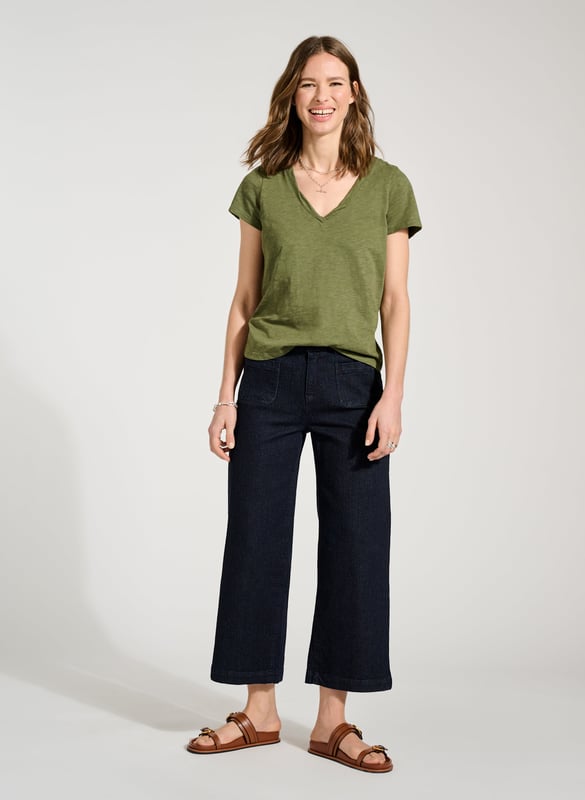 Description\nWe’ve got all bases covered when it comes to jeans. This new style is perfect for milder weather thanks to its ankle-grazing crop and contemporary, wide-leg shape. Cut to hug the waist, bum and hips, they are elevated with a pair of front patch pockets. Prepare to wear them on repeat!\n\nMade in Europe\nCrafted in organic cotton denim\nStretchy\nZip fly fastening\nSits on the waist\n\n\nSustainable Attributes:\n  Natural fibres   Organic   Ethically made   Vegan   Low Carbon \n\nDetails\nModel is 5'10 (177cm) and is wearing a UK 1099% Organic Cotton, 1% ElastaneDelicate Machine Wash - 40°Product code: JN40017-DARInside leg - 65cm (25 5/8)