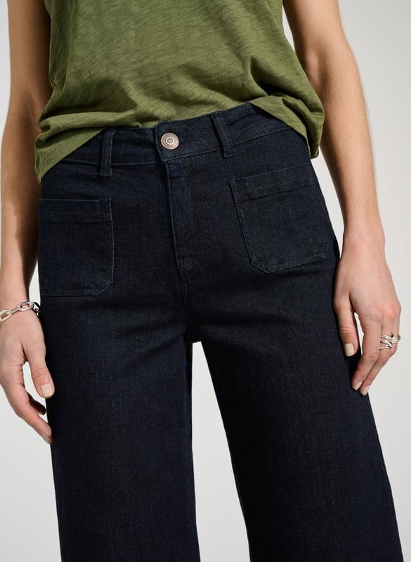 Description\nWe’ve got all bases covered when it comes to jeans. This new style is perfect for milder weather thanks to its ankle-grazing crop and contemporary, wide-leg shape. Cut to hug the waist, bum and hips, they are elevated with a pair of front patch pockets. Prepare to wear them on repeat!\n\nMade in Europe\nCrafted in organic cotton denim\nStretchy\nZip fly fastening\nSits on the waist\n\n\nSustainable Attributes:\n  Natural fibres   Organic   Ethically made   Vegan   Low Carbon \n\nDetails\nModel is 5'10 (177cm) and is wearing a UK 1099% Organic Cotton, 1% ElastaneDelicate Machine Wash - 40°Product code: JN40017-DARInside leg - 65cm (25 5/8)