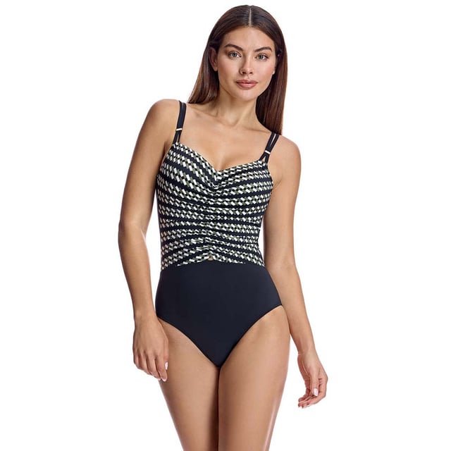 Dit eendelige badpak voor dames combineert elegantie en comfort met een afslankend ontwerp dat het silhouet flatteert. De hoogwaardige materialen en zorgvuldig vervaardigde details maken het een ideaal damesbadpak om er verfijnd uit te zien op het strand of bij het zwembad.\n\n Details:\n - Snit met rimpels aan de voorkant.\n - Verstelbare bandjes.\n - Verwijderbare cups.\n - V-hals en lage rug.\n - Sneldrogend en chloorbestendig materiaal.\n - Optimale bedekking en ondersteuning.\n\n We kunnen gerust zeggen dat eendelige badpakken voor dames u alles bieden wat u zoekt. Als je geïnteresseerd bent in het kopen van een stijlvol en praktisch stuk waarmee je op elk moment van het jaar kunt zwemmen, dan zijn de picozwempakken voor dames iets voor jou.\n\n Onze eendelige zwempakken voor vrouwen passen perfect bij elk type en elke borstomvang, zonder uitzondering.\n Samenstelling: Buitenkant: 80% Polyamide, 20% Lycra; Binnenkant: 77% Polyamide, 23% Elastaan; Cup: 100% Polyester\n Onderhoud:\nHandwas.\n Gebruik neutrale zeep.\n Niet draaien of knijpen.\n Aan de lucht drogen.