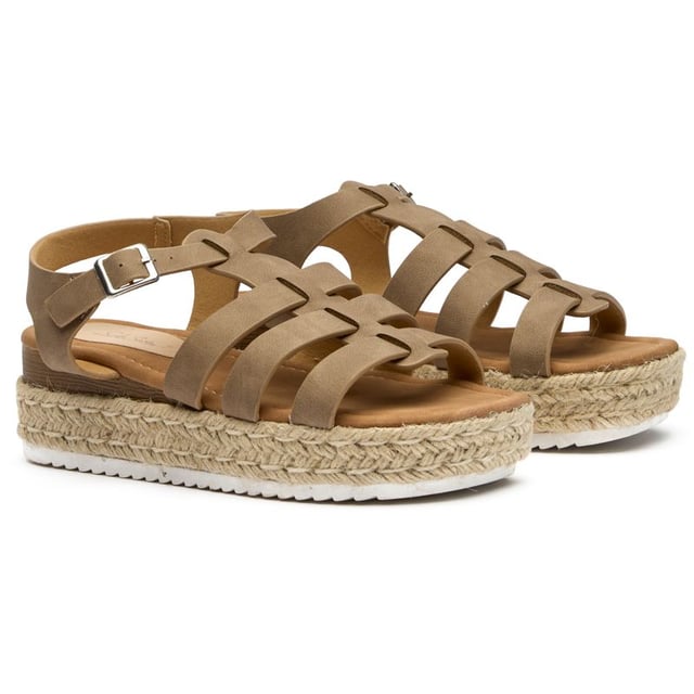 Las alpargatas Solesister Maria combinan el estilo veraniego con la comodidad del día a día. Estas sandalias color topo presentan un diseño de plataforma que añade altura sin sacrificar la estabilidad. Confeccionadas con una parte superior sintética y una suela de goma resistente, son perfectas para salidas en climas cálidos. Su tono neutro combina a la perfección con todo, desde vestidos vaporosos hasta vaqueros informales. Su ajuste a la talla garantiza que no tendrás que preocuparte por los incómodos periodos de adaptación.