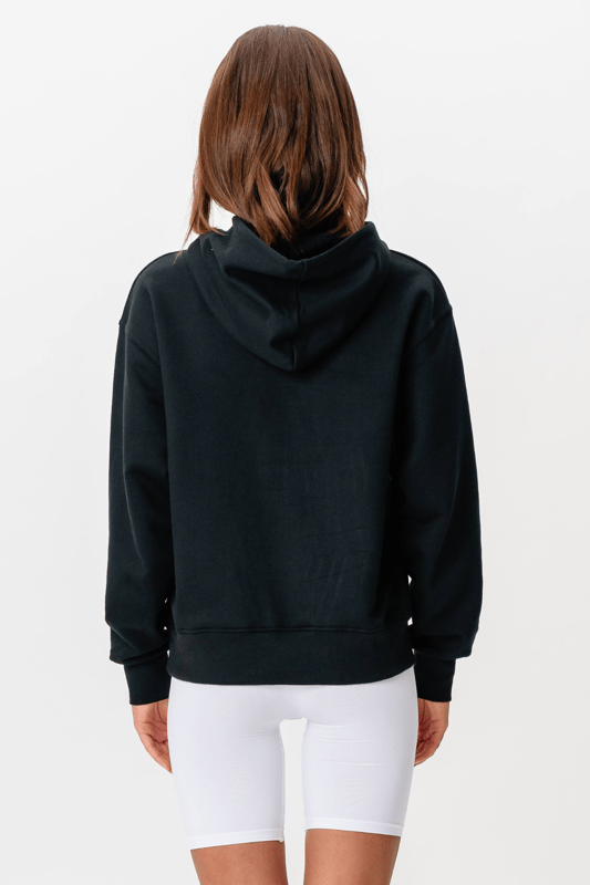 Descubre comodidad y estilo con nuestra sudadera con capucha Heavy - Negra, especialmente diseñada para mujeres. Esta sudadera con capucha combina looks atemporales con una alta funcionalidad, perfecta para cualquier ocasión. Fabricada con 80% algodón y 20% poliéster, ofrece un ajuste cómodo y una durabilidad duradera. Ideal para quienes valoran tanto la moda como la comodidad en su armario. Ya sea que estés afuera o adentro, esta sudadera con capucha se convertirá en una pieza indispensable en tu colección.