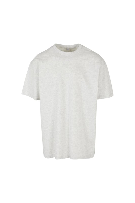 Experimenta la máxima comodidad con nuestra camiseta Heavy Oversize en gris claro. Esta camiseta, diseñada para hombre, combina estilo y un ajuste relajado, lo que la hace ideal tanto para ocasiones informales como semiformales. Confeccionada 100% en algodón, garantiza suavidad y durabilidad. Gracias a su corte oversize podrás disfrutar de una silueta moderna y actual. Perfecto para el guardarropa masculino moderno que enfatiza tanto la comodidad como el estilo. Con sus sutiles detalles en gris claro, esta camiseta encaja perfectamente en cualquier armario.
