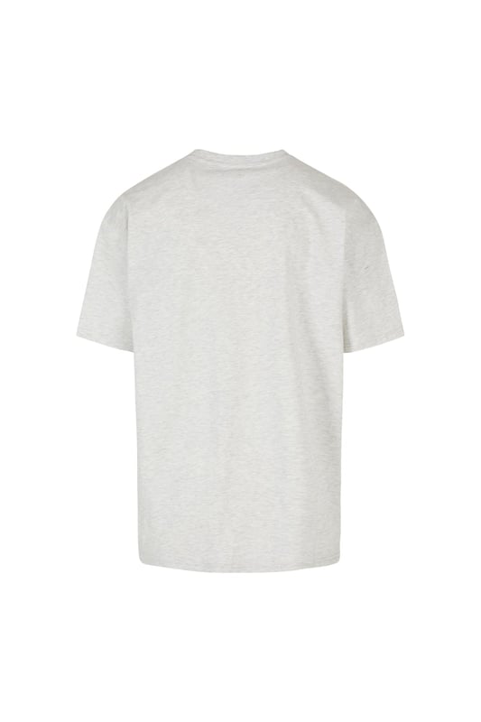 Experimenta la máxima comodidad con nuestra camiseta Heavy Oversize en gris claro. Esta camiseta, diseñada para hombre, combina estilo y un ajuste relajado, lo que la hace ideal tanto para ocasiones informales como semiformales. Confeccionada 100% en algodón, garantiza suavidad y durabilidad. Gracias a su corte oversize podrás disfrutar de una silueta moderna y actual. Perfecto para el guardarropa masculino moderno que enfatiza tanto la comodidad como el estilo. Con sus sutiles detalles en gris claro, esta camiseta encaja perfectamente en cualquier armario.
