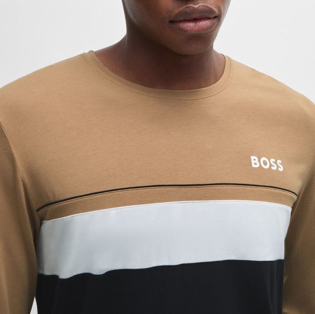 Men's Boss Long Sleeved Logo Print Pyjama T-Shirt. Pajama top from the BOSS collection. Model made of cotton knit fabric.- Classic round neckline.- Long sleeves.- Decorative seams.- Logo patch on the front.- Fine, elastic knit.- Heatseal Logo.- Contrast piping and inserts. Material: 55% Cotton, 37% Modal, 8% Elastane. Ref: 50527337001.