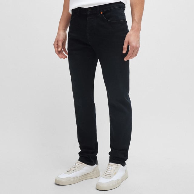 Men's Boss Taber BC Slim-Fit Jeans. These mid-rise jeans by BOSS Menswear are crafted in denim blended with a generous amount of stretch for flexibility and lasting shape retention.- Regular rise.- Button closure.- Pockets bottom front: Side pockets.- Tapered leg.- Pockets bottom back: Patch pocket.- Standard length. Material: 94% Cotton, 5% Polyester, 1% Elastane. Ref: 50495109018.