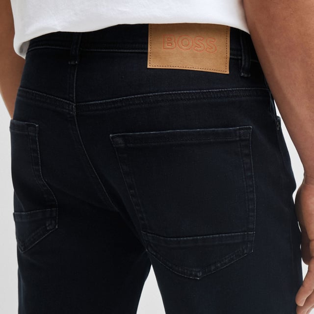 Men's Boss Taber BC Slim-Fit Jeans. These mid-rise jeans by BOSS Menswear are crafted in denim blended with a generous amount of stretch for flexibility and lasting shape retention.- Regular rise.- Button closure.- Pockets bottom front: Side pockets.- Tapered leg.- Pockets bottom back: Patch pocket.- Standard length. Material: 94% Cotton, 5% Polyester, 1% Elastane. Ref: 50495109018.