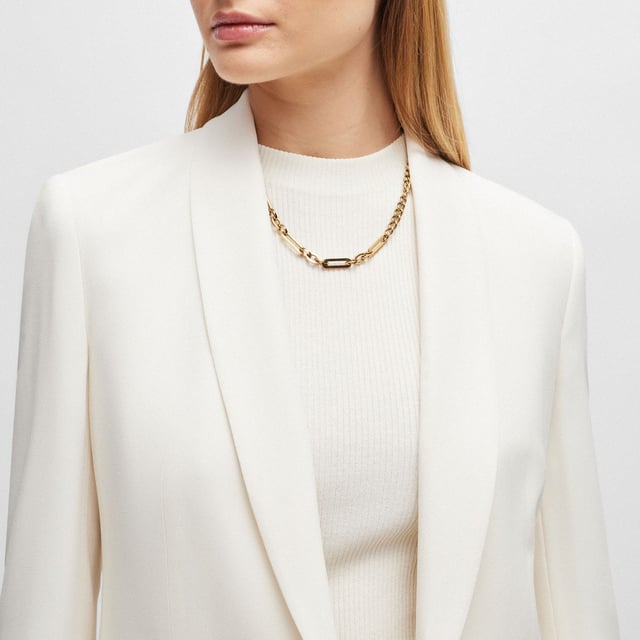 Women's Boss Jirea Regular-Fit Blazer. A fully lined jacket by BOSS Womenswear, tailored to a regular fit in matte fabric with an edge-to-edge front. For our BETTER BOSS products, we always use at least 60% better raw materials. This product is made with cellulose fibres, derived from natural raw wood material and sourced from responsibly managed forests. We cooperate with external organisations to ensure respectful treatment of virgin and endangered forests. Ref: 50512808118.