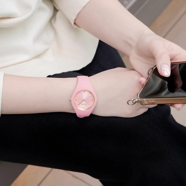 This Ice Watch Ice Cosmos - Quartz Pink Analogue Watch for Women is the perfect timepiece to wear or to gift. It's Pink 37 mm Round case combined with the comfortable Pink Silicone watch band will ensure you enjoy this stunning timepiece without any compromise. Operated by a high quality Quartz movement and water resistant to 10 bars, your watch will keep ticking. This watch with a super soft silicone strap, will add a flash of vibrant style to all your outfits! High quality 19 cm length and 14 mm width Pink Silicone strap with a Buckle Case diameter: 37 mm,case thickness: 8 mm, case colour: Pink and dial colour: Pink