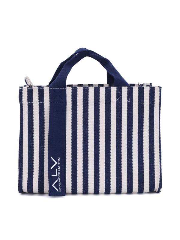 Bolso shopper para mujer. El cierre es con cremallera. Los bolsillos internos son dos con cremallera y dos abiertos. Los bolsillos externos están ausentes. La bandolera es ajustable y extraíble en tejido. El mango es de tela. Hay un compartimento interno. El material exterior es 100% nailon. Internamente es 100% Poliéster. Medidas: 32x24x14 cm. Producto de moda