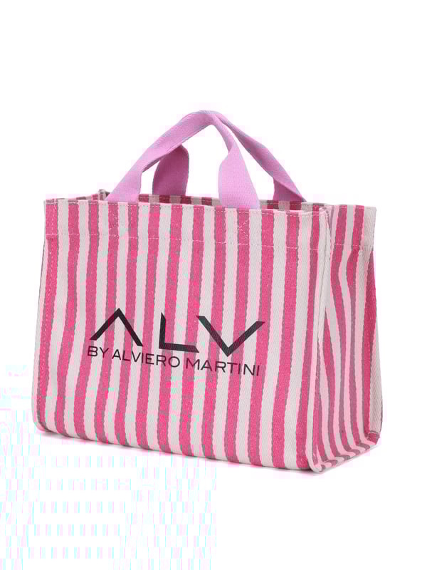 Damesshopper met ritssluiting. twee rits- en twee open binnenzakken. afwezige externe zakken. verstelbaar en afneembaar in stoffen schouderband. weefsel handvat. een binnencompartiment.  extern materiaal. 100% polyester binnenkant. Afmetingen: 32x24x14 cm. Modeproduct