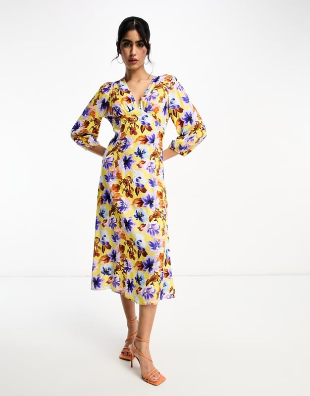 Dresses by Y.A.S All other dresses can go home Floral design V-neck Long sleeves Regular fitSold By: Asos