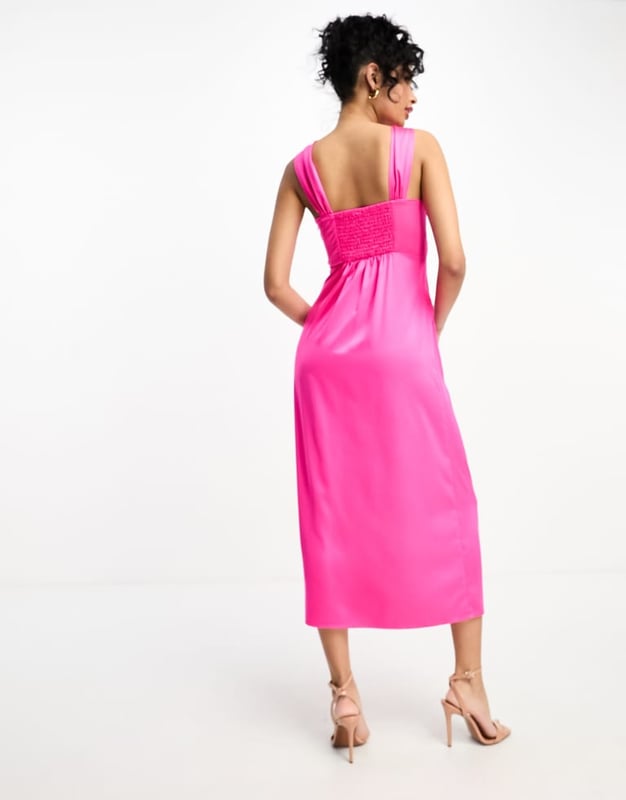 Dresses by Y.A.S The kind of dress that deserves attention Halterneck style Knot front Fixed straps Shirred, stretch panel to back Regular fitSold By: Asos