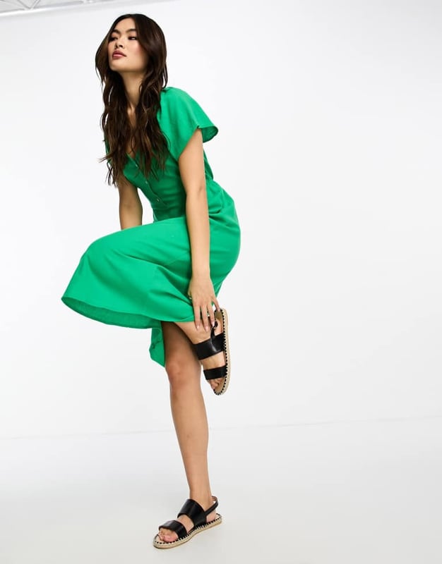 Dresses by Vero Moda Daytime chic V-neck Button-through front Flutter sleeves Regular fitSold By: Asos
