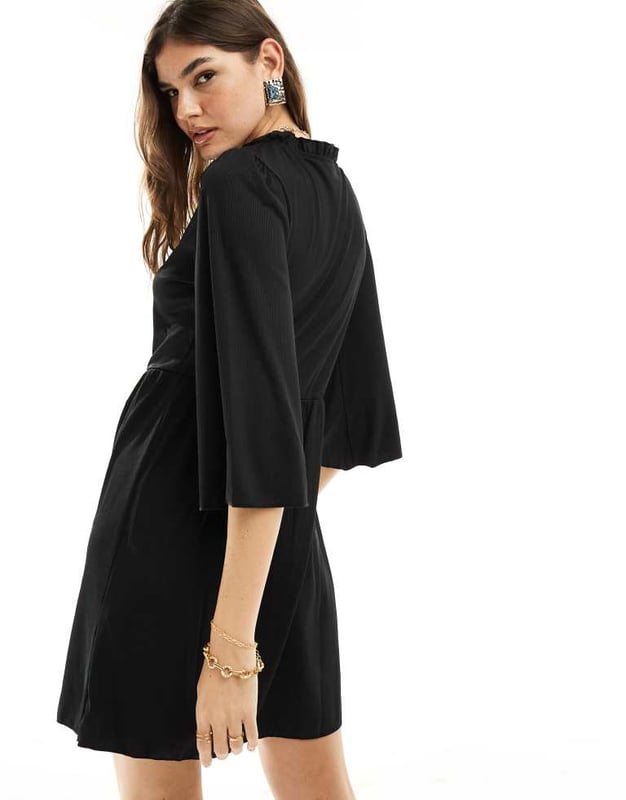 Dresses by Vila Dress the part Scoop neck Button placket Short sleeves Ruffle trim Regular fitSold By: Asos