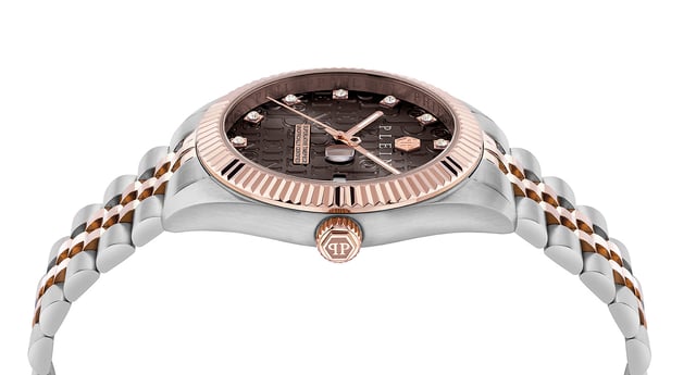 This Philipp Plein Date Superlative Analogue Watch for Men is the perfect timepiece to wear or to gift. It's Multicolour 41 mm Round case combined with the comfortable Multicolour Stainless steel watch band will ensure you enjoy this stunning timepiece without any compromise. Operated by a high quality Quartz movement and water resistant to 5 bars, your watch will keep ticking. Philipp Plein slays the SS25 season with the iconic Date Superlative, now transformed into a statement-making pair watch. This Analogue watch has a calendar function: Date as well as Luminous Hands High quality 21 cm length and 20 mm width Multicolour Stainless steel strap with a Deployment clasp Case diameter: 41 mm,case thickness: 9.7 mm, case colour: Multicolour and dial colour: Brown