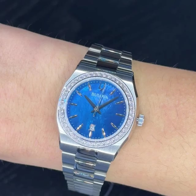This Bulova Surveyor Analogue Watch for Women is the perfect timepiece to wear or to gift. It's Silver 31 mm Round case combined with the comfortable Silver Stainless steel watch band will ensure you enjoy this stunning timepiece without any compromise. Operated by a high quality Quartz movement and water resistant to 3 bars, your watch will keep ticking. A classic women's watch that will never go out of style from our Surveyor collection, with an added hint of sparkle. This Analogue watch features a calendar function: Date Premium Silver Stainless steel strap, measuring 19 cm in length and 18 mm in width, with a Deployment clasp. Case diameter: 31 mm,case thickness: 8 mm, case colour: Silver and dial colour: Blue