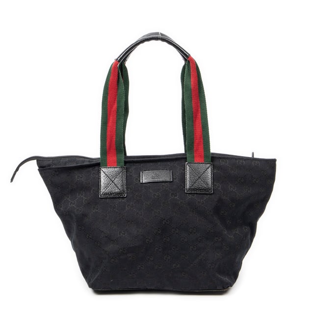 Gucci Tassen Medium Web Trapeze Tote  Schoudertas in de Zwart Doek in de Zilver  hardware. Het product is in In Zeer Goede Staat (AB).
  Afmetingen: 37x26.5x11 cm 
  Inclusief accessoires: None
      
  BrandCo Paris vindt zeldzame artikelen in de beste staat voor ongelooflijke prijzen. Het is de moeite waard om geduldig te zijn! Koop met vertrouwen: alle artikelen van BrandCo Paris worden zorgvuldig geselecteerd en geverifieerd door ons team van experts.

  Alle artikelen worden geleverd met een certificaat van echtheid en verpakt door BrandCo Paris.

  Classificatietabel voor de conditie van het artikel:

  N (als nieuw)
  AA (perfecte staat)
  A (uitstekende staat)
  AB (zeer goede staat)
  B (goede/redelijke staat)