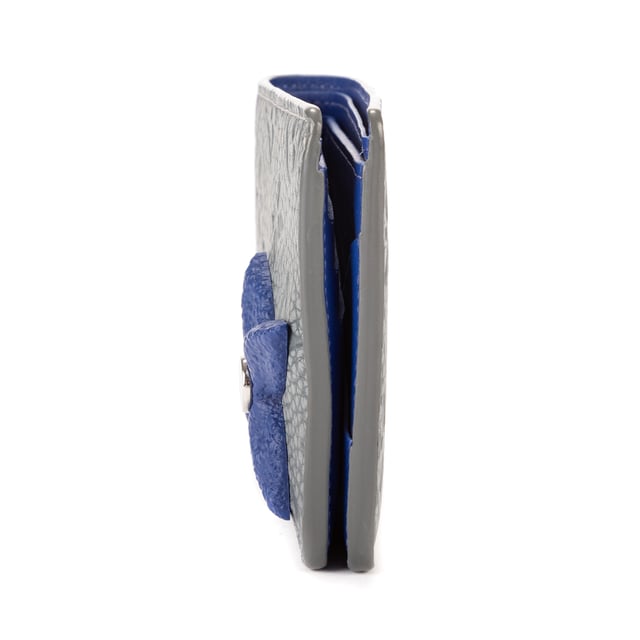 Louis Vuitton Accesorios Ltd. Ed. Rock Climbing Wallet  Cartera en Gris/Azul Lona recubierta y Ninguno hardware. El producto está en en Perfectas Condiciones (AA).
  12x10x1 cm 
  Accesorios incluidos: Dustbag; Box
    
  BrandCo Paris encuentra artículos raros y en las mejores condiciones a precios increíbles. ¡Vale la pena tener paciencia! Compra con confianza: todos los artículos de BrandCo Paris son seleccionados y autenticados cuidadosamente por nuestro equipo de expertos.
  Todos los artículos vienen con un certificado de autenticidad y un embalaje entregado por BrandCo Paris.
  Tabla de clasificación de la condición del artículo
  N (como nuevo)
  AA (perfecto estado)
  A (excelente estado)
  AB (muy buen estado)
  B (bueno/regular)