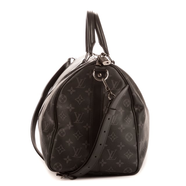 Louis Vuitton Bolsas Keepall Bandouliere 45 Bolsa de viaje en Grafito Lona recubierta y Plata hardware. El producto está en en Perfectas Condiciones (AA).
  Dimensiones: 45x27x20 cm 
  Accesorios incluidos: Cadenas; Key; Strap
    
  BrandCo Paris encuentra artículos raros y en las mejores condiciones a precios increíbles. ¡Vale la pena tener paciencia! Compra con confianza: todos los artículos de BrandCo Paris son seleccionados y autenticados cuidadosamente por nuestro equipo de expertos.
  Todos los artículos vienen con un certificado de autenticidad y un embalaje entregado por BrandCo Paris.
  Tabla de clasificación de la condición del artículo
  N (como nuevo)
  AA (perfecto estado)
  A (excelente estado)
  AB (muy buen estado)
  B (bueno/regular)