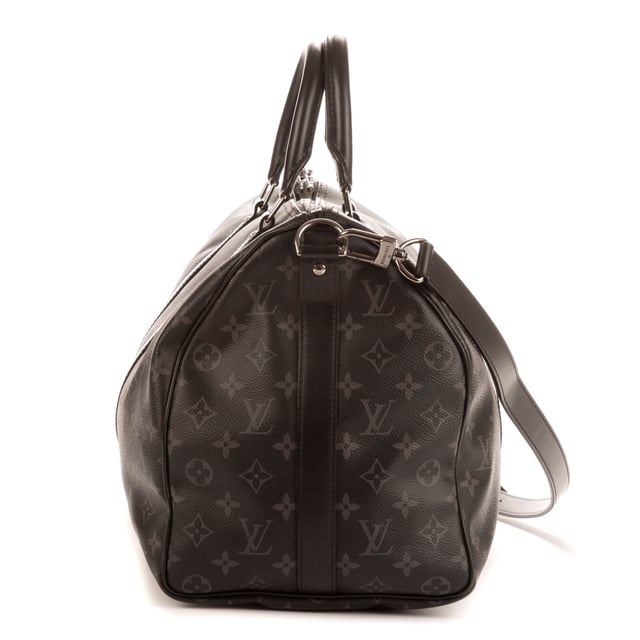 Louis Vuitton Bolsas Keepall Bandouliere 45 Bolsa de viaje en Grafito Lona recubierta y Plata hardware. El producto está en en Perfectas Condiciones (AA).
  Dimensiones: 45x27x20 cm 
  Accesorios incluidos: Cadenas; Key; Strap
    
  BrandCo Paris encuentra artículos raros y en las mejores condiciones a precios increíbles. ¡Vale la pena tener paciencia! Compra con confianza: todos los artículos de BrandCo Paris son seleccionados y autenticados cuidadosamente por nuestro equipo de expertos.
  Todos los artículos vienen con un certificado de autenticidad y un embalaje entregado por BrandCo Paris.
  Tabla de clasificación de la condición del artículo
  N (como nuevo)
  AA (perfecto estado)
  A (excelente estado)
  AB (muy buen estado)
  B (bueno/regular)