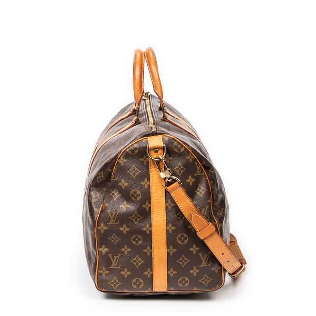 Louis Vuitton Taschen Keepall Bandouliere 50 Reisetasche und Braun Beschichtete Leinwand und Goldenes Messing hardware. Das Produkt ist auf In Zeer Goede Staat (AB).
  Abmessungen: 50x26x22 cm 
  Zubehör inklusive: Strap
  
  BrandCo Paris hat seltene Artikel und die besten Konditionen zu unglaublichen Preisen vorgestellt. ¡Vale la pena tener paciencia! Kaufen Sie mit Vertrauen: Alle Artikel von BrandCo Paris sind von unserem Expertenteam ausgewählt und authentisch.
  Alle Artikel enthalten ein Echtheitszertifikat und wurden von BrandCo Paris übernommen.
  Tabelle zur Klassifizierung des Artikelzustands
  N (wie neu)
  AA (perfekter Zustand)
  A (ausgezeichneter Zustand)
  AB (sehr guter Zustand)
  B (gut/mittelmäßig)