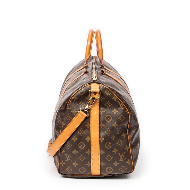 Louis Vuitton Taschen Keepall Bandouliere 50 Reisetasche und Braun Beschichtete Leinwand und Goldenes Messing hardware. Das Produkt ist auf In Zeer Goede Staat (AB).
  Abmessungen: 50x26x22 cm 
  Zubehör inklusive: Strap
  
  BrandCo Paris hat seltene Artikel und die besten Konditionen zu unglaublichen Preisen vorgestellt. ¡Vale la pena tener paciencia! Kaufen Sie mit Vertrauen: Alle Artikel von BrandCo Paris sind von unserem Expertenteam ausgewählt und authentisch.
  Alle Artikel enthalten ein Echtheitszertifikat und wurden von BrandCo Paris übernommen.
  Tabelle zur Klassifizierung des Artikelzustands
  N (wie neu)
  AA (perfekter Zustand)
  A (ausgezeichneter Zustand)
  AB (sehr guter Zustand)
  B (gut/mittelmäßig)