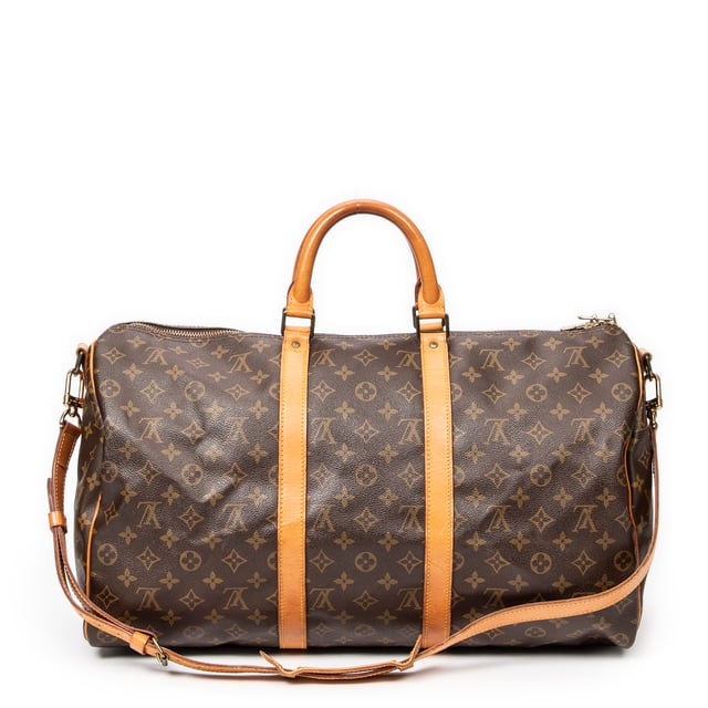 Louis Vuitton Taschen Keepall Bandouliere 50 Reisetasche und Braun Beschichtete Leinwand und Goldenes Messing hardware. Das Produkt ist auf In Zeer Goede Staat (AB).
  Abmessungen: 50x26x22 cm 
  Zubehör inklusive: Strap
  
  BrandCo Paris hat seltene Artikel und die besten Konditionen zu unglaublichen Preisen vorgestellt. ¡Vale la pena tener paciencia! Kaufen Sie mit Vertrauen: Alle Artikel von BrandCo Paris sind von unserem Expertenteam ausgewählt und authentisch.
  Alle Artikel enthalten ein Echtheitszertifikat und wurden von BrandCo Paris übernommen.
  Tabelle zur Klassifizierung des Artikelzustands
  N (wie neu)
  AA (perfekter Zustand)
  A (ausgezeichneter Zustand)
  AB (sehr guter Zustand)
  B (gut/mittelmäßig)