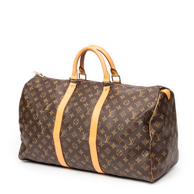 Louis Vuitton Bolsas Keepall 50 Bolsa de viaje en Marrón Lona recubierta y Latón dorado hardware. El producto está en en Excelentes Condiciones (A).
  Dimensiones: 50x26x22 cm 
  Accesorios incluidos: None
    
  BrandCo Paris encuentra artículos raros y en las mejores condiciones a precios increíbles. ¡Vale la pena tener paciencia! Compra con confianza: todos los artículos de BrandCo Paris son seleccionados y autenticados cuidadosamente por nuestro equipo de expertos.
  Todos los artículos vienen con un certificado de autenticidad y un embalaje entregado por BrandCo Paris.
  Tabla de clasificación de la condición del artículo
  N (como nuevo)
  AA (perfecto estado)
  A (excelente estado)
  AB (muy buen estado)
  B (bueno/regular)