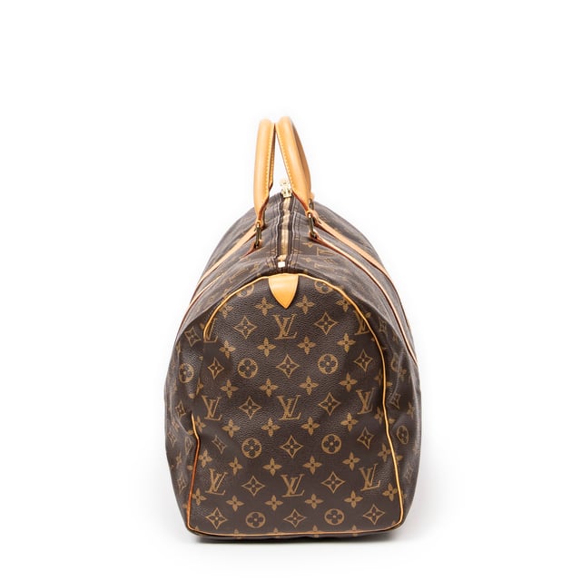 Louis Vuitton Bolsas Keepall 50 Bolsa de viaje en Marrón Lona recubierta y Latón dorado hardware. El producto está en en Excelentes Condiciones (A).
  Dimensiones: 50x26x22 cm 
  Accesorios incluidos: None
    
  BrandCo Paris encuentra artículos raros y en las mejores condiciones a precios increíbles. ¡Vale la pena tener paciencia! Compra con confianza: todos los artículos de BrandCo Paris son seleccionados y autenticados cuidadosamente por nuestro equipo de expertos.
  Todos los artículos vienen con un certificado de autenticidad y un embalaje entregado por BrandCo Paris.
  Tabla de clasificación de la condición del artículo
  N (como nuevo)
  AA (perfecto estado)
  A (excelente estado)
  AB (muy buen estado)
  B (bueno/regular)