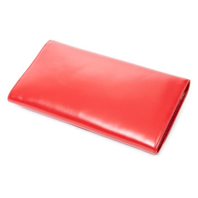 Louis Vuitton Bolsas Egee Clutch  Bolso en Rojo Piel de becerro y Latón dorado hardware. El producto está en en Excelentes Condiciones (A).
  Dimensiones: 27x16x4 cm 
  Accesorios incluidos: None
    
  BrandCo Paris encuentra artículos raros y en las mejores condiciones a precios increíbles. ¡Vale la pena tener paciencia! Compra con confianza: todos los artículos de BrandCo Paris son seleccionados y autenticados cuidadosamente por nuestro equipo de expertos.
  Todos los artículos vienen con un certificado de autenticidad y un embalaje entregado por BrandCo Paris.
  Tabla de clasificación de la condición del artículo
  N (como nuevo)
  AA (perfecto estado)
  A (excelente estado)
  AB (muy buen estado)
  B (bueno/regular)