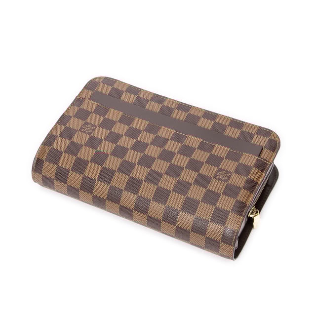 Louis Vuitton Bolsas Saint Louis Clutch  Bolso en Marrón Lona recubierta y Latón dorado hardware. El producto está en en Perfectas Condiciones (AA).
  Dimensiones: 25x16x5.5 cm 
  Accesorios incluidos: None
    
  BrandCo Paris encuentra artículos raros y en las mejores condiciones a precios increíbles. ¡Vale la pena tener paciencia! Compra con confianza: todos los artículos de BrandCo Paris son seleccionados y autenticados cuidadosamente por nuestro equipo de expertos.
  Todos los artículos vienen con un certificado de autenticidad y un embalaje entregado por BrandCo Paris.
  Tabla de clasificación de la condición del artículo
  N (como nuevo)
  AA (perfecto estado)
  A (excelente estado)
  AB (muy buen estado)
  B (bueno/regular)