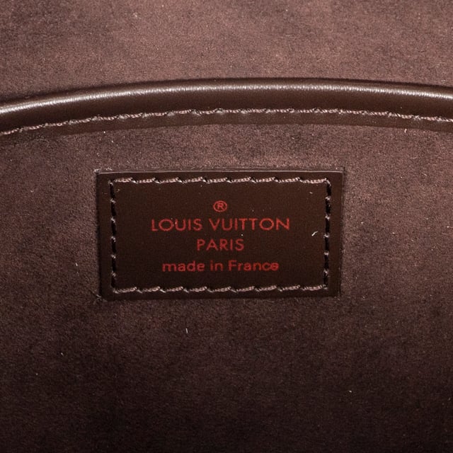 Louis Vuitton Bolsas Saint Louis Clutch  Bolso en Marrón Lona recubierta y Latón dorado hardware. El producto está en en Perfectas Condiciones (AA).
  Dimensiones: 25x16x5.5 cm 
  Accesorios incluidos: None
    
  BrandCo Paris encuentra artículos raros y en las mejores condiciones a precios increíbles. ¡Vale la pena tener paciencia! Compra con confianza: todos los artículos de BrandCo Paris son seleccionados y autenticados cuidadosamente por nuestro equipo de expertos.
  Todos los artículos vienen con un certificado de autenticidad y un embalaje entregado por BrandCo Paris.
  Tabla de clasificación de la condición del artículo
  N (como nuevo)
  AA (perfecto estado)
  A (excelente estado)
  AB (muy buen estado)
  B (bueno/regular)