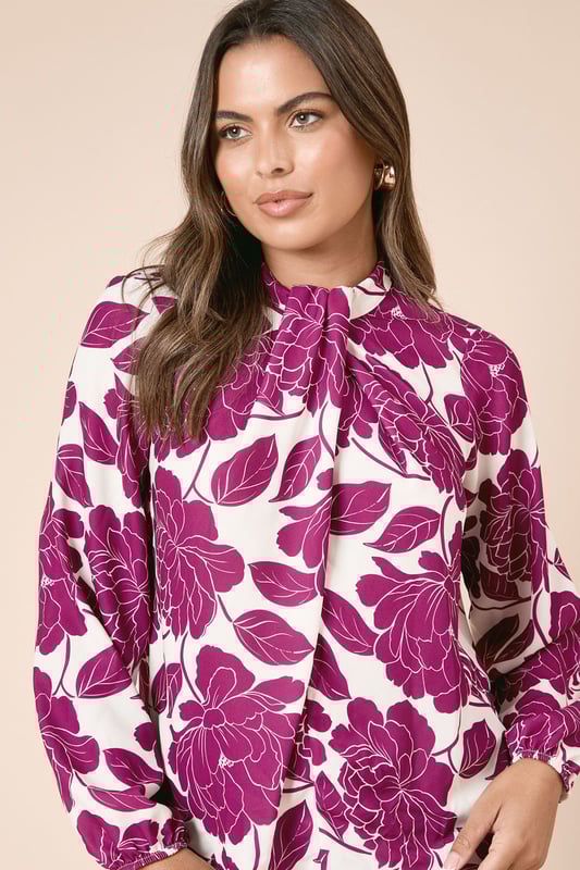 Large Floral Twist Neck Blouse Elegant twist neck detail creates a sophisticated high neckline
Bold floral print makes a striking statement for daytime occasions
Relaxed fit through the body for comfortable all-day wear
Long sleeves with gentle gathering at the cuffs for a feminine silhouette
Lightweight woven fabric drapes beautifully for a flattering fit
This Dorothy Perkins blouse combines eye-catching style with everyday wearability. The distinctive twist neck design offers coverage whilst creating visual interest, perfect for those who prefer not to show too much skin. Style with wide-leg denim and flat sandals for weekend brunches with friends, or pair with tailored trousers and ballet flats for family gatherings. The statement floral pattern works wonderfully with neutral accessories - try a woven handbag and simple gold-toned jewellery to complete your look. For cooler days, layer under a lightweight cardigan or denim jacket without compromising on style. This versatile piece transitions effortlessly from casual coffee dates to baby showers, making it an essential addition to your daywear collection.