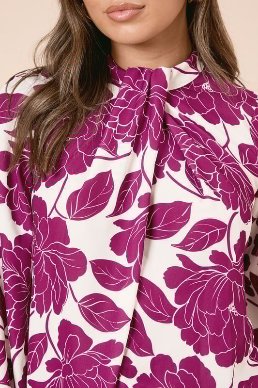 Large Floral Twist Neck Blouse Elegant twist neck detail creates a sophisticated high neckline
Bold floral print makes a striking statement for daytime occasions
Relaxed fit through the body for comfortable all-day wear
Long sleeves with gentle gathering at the cuffs for a feminine silhouette
Lightweight woven fabric drapes beautifully for a flattering fit
This Dorothy Perkins blouse combines eye-catching style with everyday wearability. The distinctive twist neck design offers coverage whilst creating visual interest, perfect for those who prefer not to show too much skin. Style with wide-leg denim and flat sandals for weekend brunches with friends, or pair with tailored trousers and ballet flats for family gatherings. The statement floral pattern works wonderfully with neutral accessories - try a woven handbag and simple gold-toned jewellery to complete your look. For cooler days, layer under a lightweight cardigan or denim jacket without compromising on style. This versatile piece transitions effortlessly from casual coffee dates to baby showers, making it an essential addition to your daywear collection.