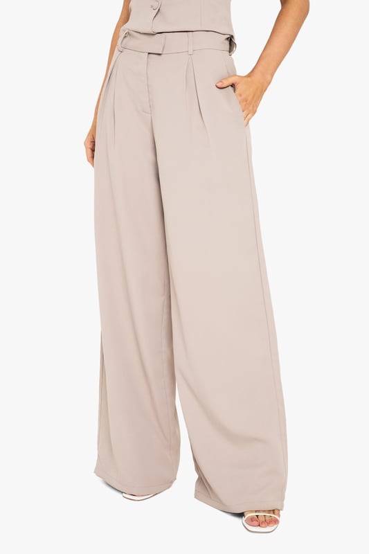 Tall wide leg trousers with elegant front pleats for added dimension and movement
        High-rise waistband with subtle stretch for all-night comfort
        Flowing wide leg silhouette creates a dramatic, fashion-forward profile
        Practical side pockets perfectly positioned for convenience
        Designed specifically for taller frames with extended length for proper fit
    
    Make a statement with these sophisticated wide leg trousers, designed with the taller fashionista in mind. The front pleating adds a touch of tailored refinement whilst the flowing wide leg cut creates a dramatic silhouette that commands attention. Perfect for evening socials, pair with the matching button-front top as shown for a coordinated ensemble that works brilliantly for drinks at upscale venues. For club nights, style with strappy heels and a cropped top to showcase the high waistband. The versatile design transitions effortlessly from casual drinks to more glamorous affairs-simply switch your accessories to match the occasion. These trousers offer the perfect balance of comfort and style for the Boohoo girl who wants to stand out whilst dancing the night away.