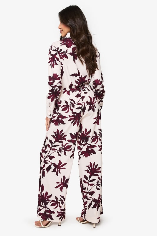 Trousers are a more sophisticated alternative to skinniesTrousers take on a realxed silhouette for the new season, with sports tailoring setting the trends and the wide leg one to watch. Pick printed palazzo pants for a dramatic day time look and tone down with a basic tee, or go for androgynous appeal in tapered man pants and wear with worn-in trainers for a trend-led twist.