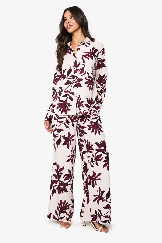 Trousers are a more sophisticated alternative to skinniesTrousers take on a realxed silhouette for the new season, with sports tailoring setting the trends and the wide leg one to watch. Pick printed palazzo pants for a dramatic day time look and tone down with a basic tee, or go for androgynous appeal in tapered man pants and wear with worn-in trainers for a trend-led twist.