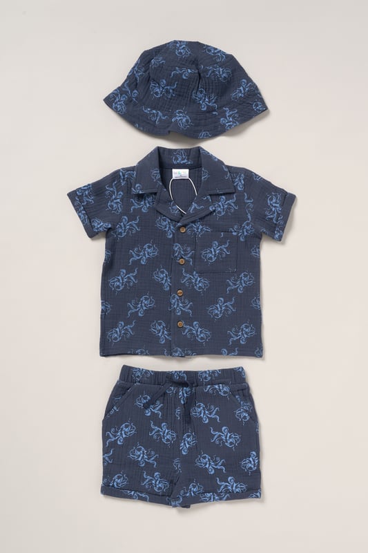 This outfit set from Lily and Jack includes a muslin shirt, shorts, and a bucket hat, all featuring a fun all-over print. Light, breathable, and stylish, this set is perfect for keeping your little one cool and cute on sunny days, with a coordinated look for effortless dressing.