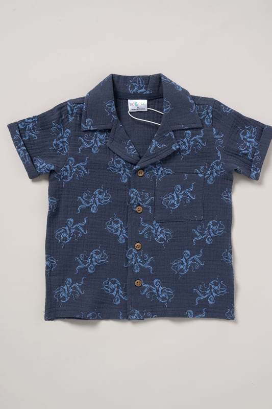 This outfit set from Lily and Jack includes a muslin shirt, shorts, and a bucket hat, all featuring a fun all-over print. Light, breathable, and stylish, this set is perfect for keeping your little one cool and cute on sunny days, with a coordinated look for effortless dressing.