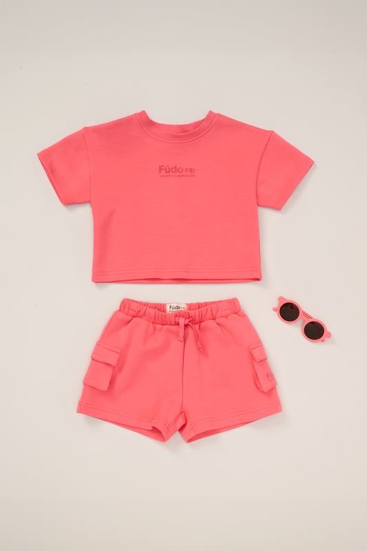 Keep your little one on trend this season with this 3-piece outfit set from Fudo. The set includes a heavyweight oversized T-shirt with a tonal chest logo, matching shorts with two large side pockets and a drawstring waist, plus stylish sunglasses. A comfy, trendy set that blends fashion and function for your little one’s wardrobe.