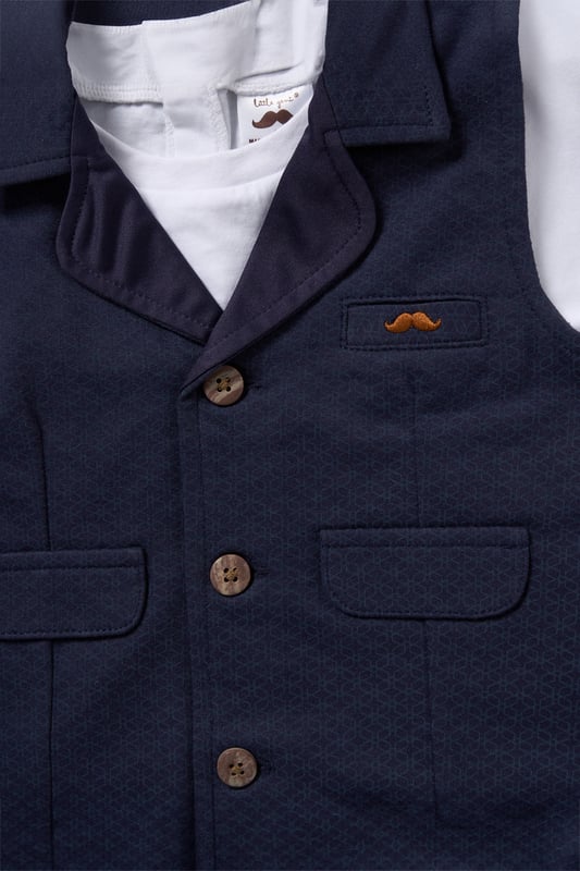 Keep your little one looking stylish and feeling comfy with this casual tee, shorts, and waistcoat set from Little Gent. Perfect for events or days out, this outfit combines effortless charm with all-day comfort. Whether it’s a family gathering or a fun outing, it’s a great choice for any occasion!